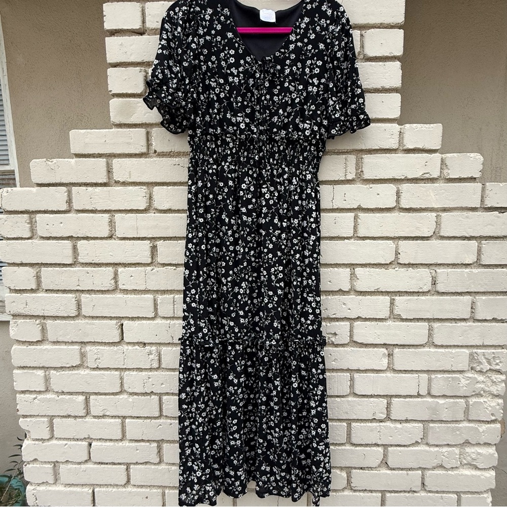 Sirenlily Floral Tiered Midi Dress in Black & White - Size Large